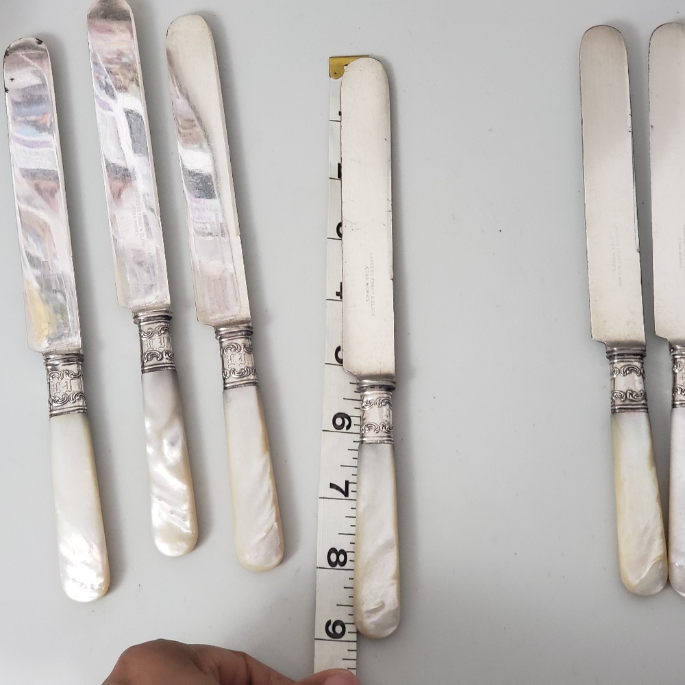 Landers, Frary & Clark Set of Mother-of-Pearl Handle Knives - 8 Pieces - Picture 14 of 16